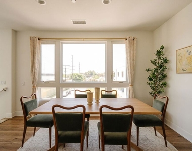 2911 W Exposition Place - Photo Thumbnail 15
