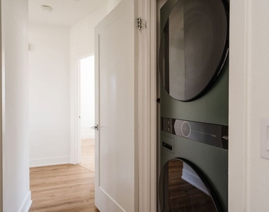 2911 W Exposition Place - Photo Thumbnail 37