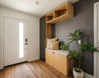 2911 W Exposition Place - Photo Thumbnail 2