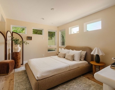 2911 W Exposition Place - Photo Thumbnail 5