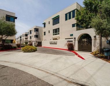 2911 W Exposition Place - Photo Thumbnail 1