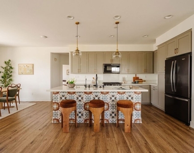 2911 W Exposition Place - Photo Thumbnail 23