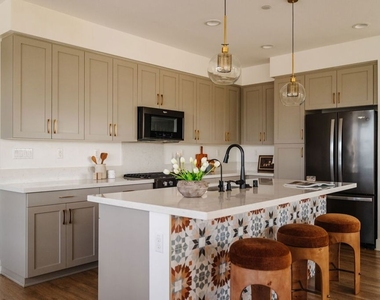 2911 W Exposition Place - Photo Thumbnail 29