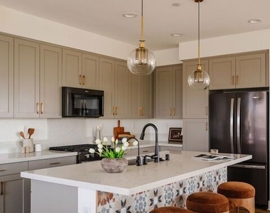2911 W Exposition Place - Photo Thumbnail 22
