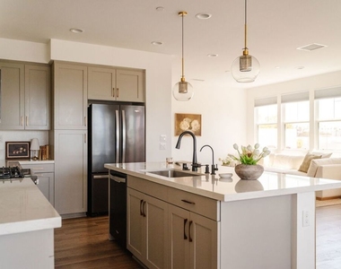 2911 W Exposition Place - Photo Thumbnail 19