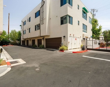 2911 W Exposition Place - Photo Thumbnail 46