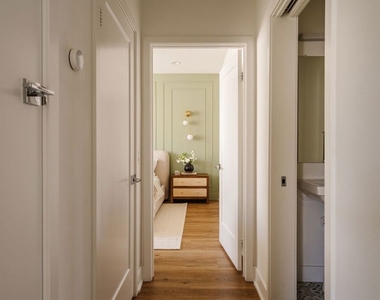 2911 W Exposition Place - Photo Thumbnail 35