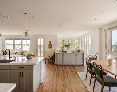 2911 W Exposition Place - Photo Thumbnail 17