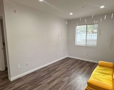 3740 Mayfield Avenue - Photo Thumbnail 4