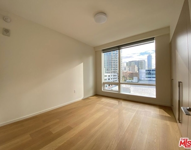 877 Francisco Street - Photo Thumbnail 7