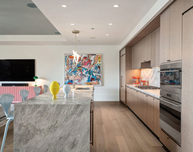 8420 W Sunset Boulevard - Photo Thumbnail 12