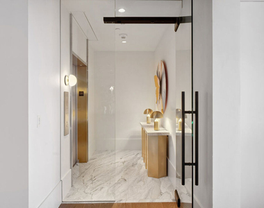 8420 W Sunset Boulevard - Photo Thumbnail 2