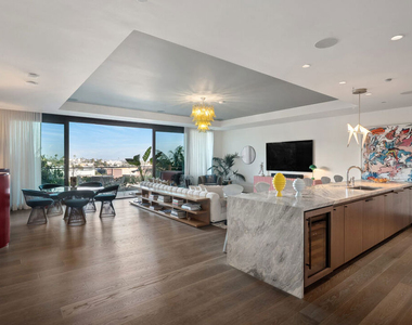 8420 W Sunset Boulevard - Photo Thumbnail 4