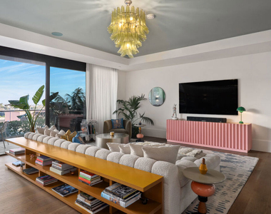 8420 W Sunset Boulevard - Photo Thumbnail 5