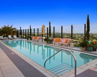 8420 W Sunset Boulevard - Photo Thumbnail 42
