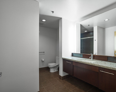 1111 S Grand Avenue - Photo Thumbnail 11