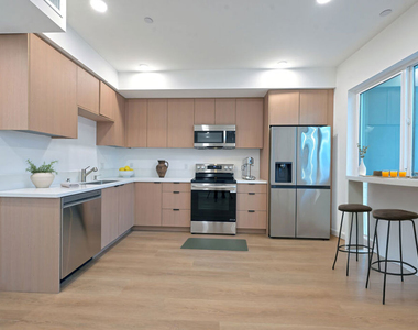 14606 Sylvan Street - Photo Thumbnail 2