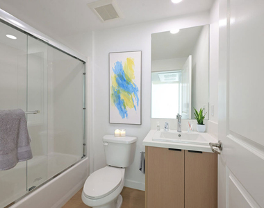 14606 Sylvan Street - Photo Thumbnail 6