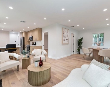 9028 Keith Avenue - Photo Thumbnail 6