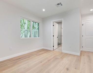 9028 Keith Avenue - Photo Thumbnail 16