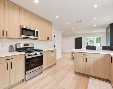9028 Keith Avenue - Photo Thumbnail 9