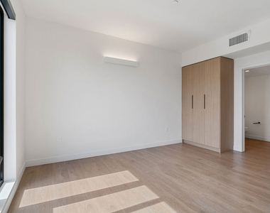 10700 Tabor Street - Photo Thumbnail 4