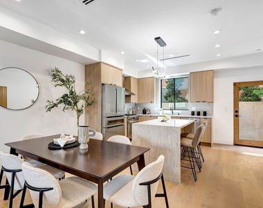 4329 Radford Avenue - Photo Thumbnail 3