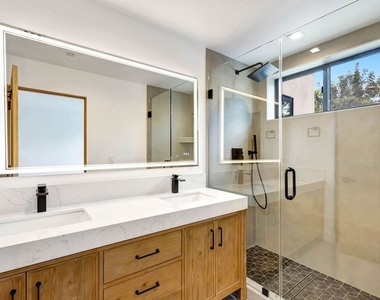 4329 Radford Avenue - Photo Thumbnail 11
