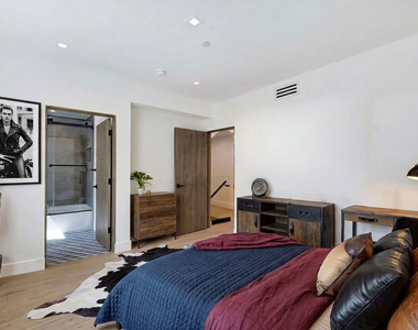 4329 Radford Avenue - Photo Thumbnail 12