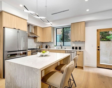 4329 Radford Avenue - Photo Thumbnail 4