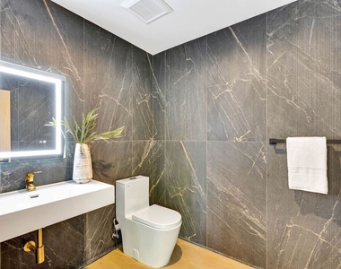 4329 Radford Avenue - Photo Thumbnail 5