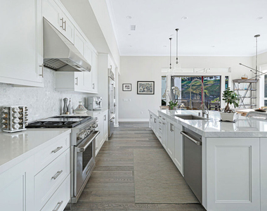 5827 Meadowlark Place - Photo Thumbnail 4