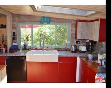 19770 Grand View Drive - Photo Thumbnail 4