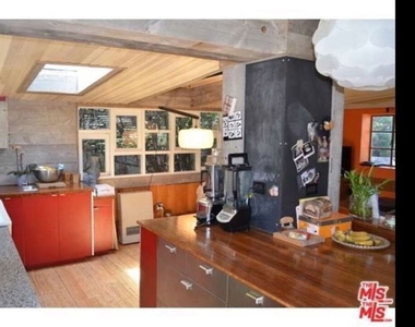 19770 Grand View Drive - Photo Thumbnail 3