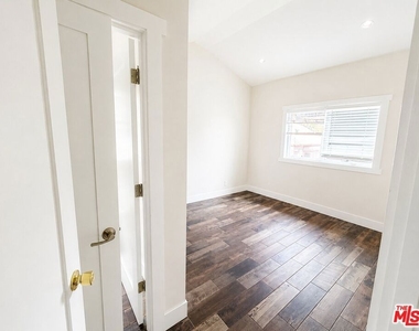 1449 W 28th Street - Photo Thumbnail 6
