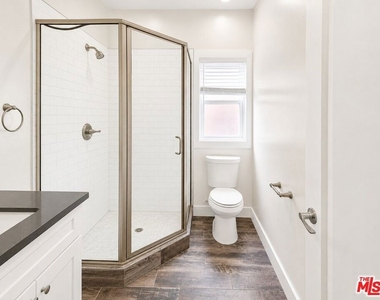 1449 W 28th Street - Photo Thumbnail 4
