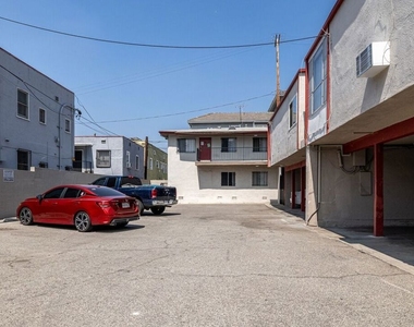 1208 W Adams Boulevard - Photo Thumbnail 10