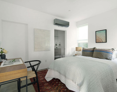 927 Hyperion Avenue - Photo Thumbnail 7