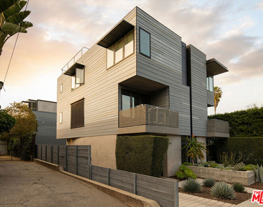 927 Hyperion Avenue - Photo Thumbnail 23