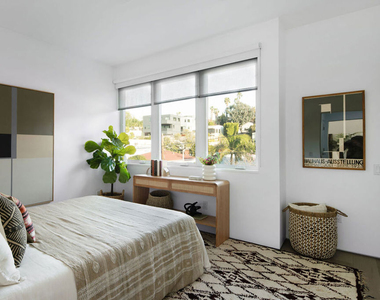 927 Hyperion Avenue - Photo Thumbnail 18