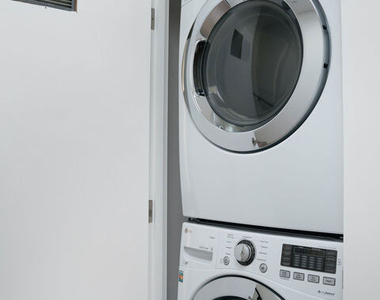 927 Hyperion Avenue - Photo Thumbnail 19