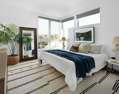 927 Hyperion Avenue - Photo Thumbnail 4