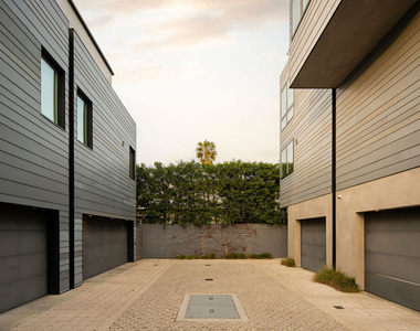 927 Hyperion Avenue - Photo Thumbnail 24