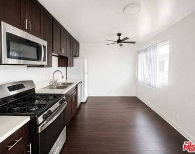 1208 W Adams Boulevard - Photo Thumbnail 1