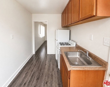 1238 W Adams Boulevard - Photo Thumbnail 3