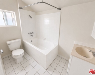 1238 W Adams Boulevard - Photo Thumbnail 4