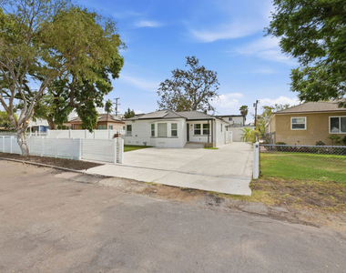 6328 Camellia Avenue - Photo Thumbnail 20