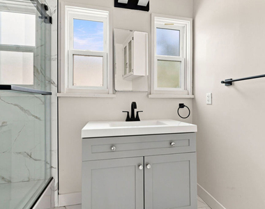 6328 Camellia Avenue - Photo Thumbnail 15