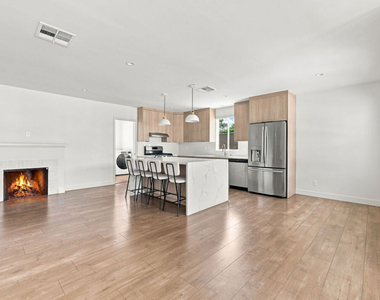 6328 Camellia Avenue - Photo Thumbnail 3