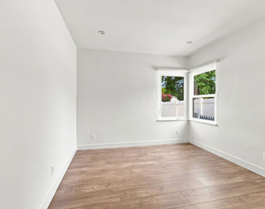 6328 Camellia Avenue - Photo Thumbnail 13